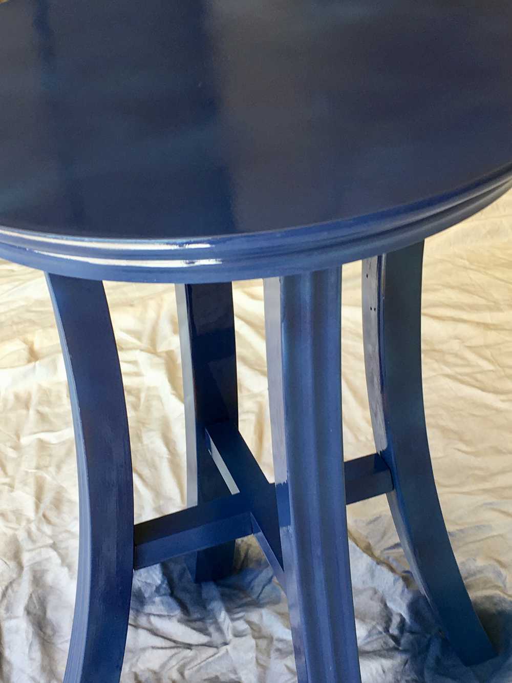 Side Table Makeover. Easy DIY. #spraypaint #sidetable #furniture #diy #homeimprovement #makeover #painterstape #table