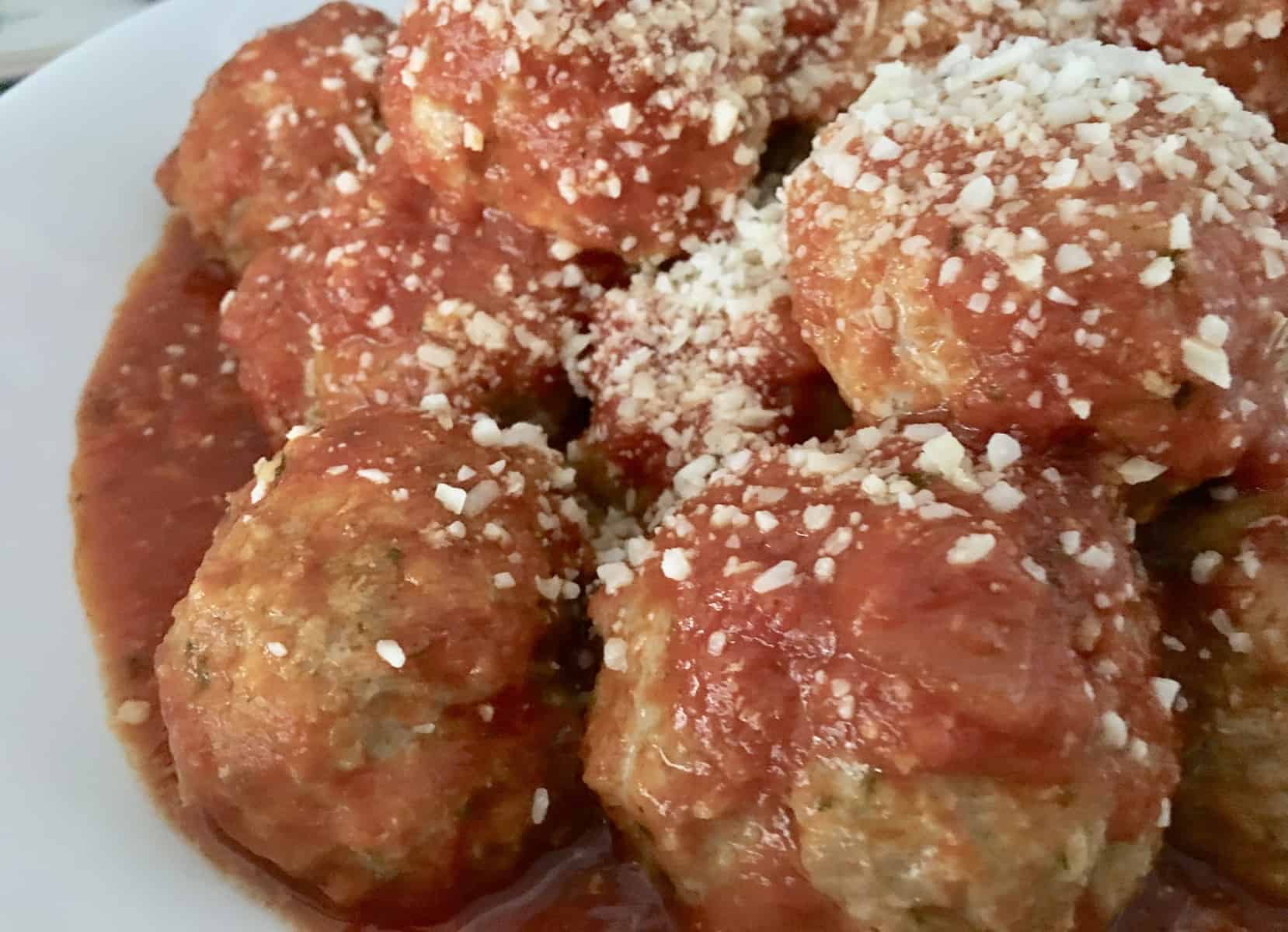 Make-Ahead Turkey Italian Meatballs are the classic meatball recipe only healthy. Easy and delicious, these are great served over pasta, on slider buns, or by themselves as appetizers. #meatballs #groundturkey #classic #italian #recipe #easy #weeknightdinner #parenting 