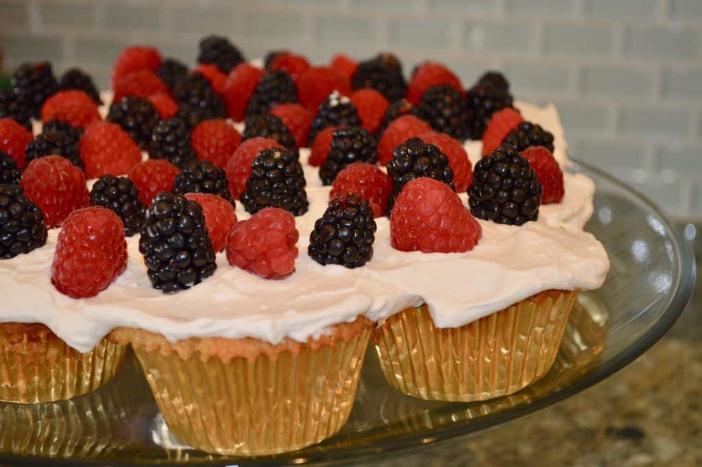 4th of July BBQ Pull-Apart Vanilla-Wafer Cupcakes