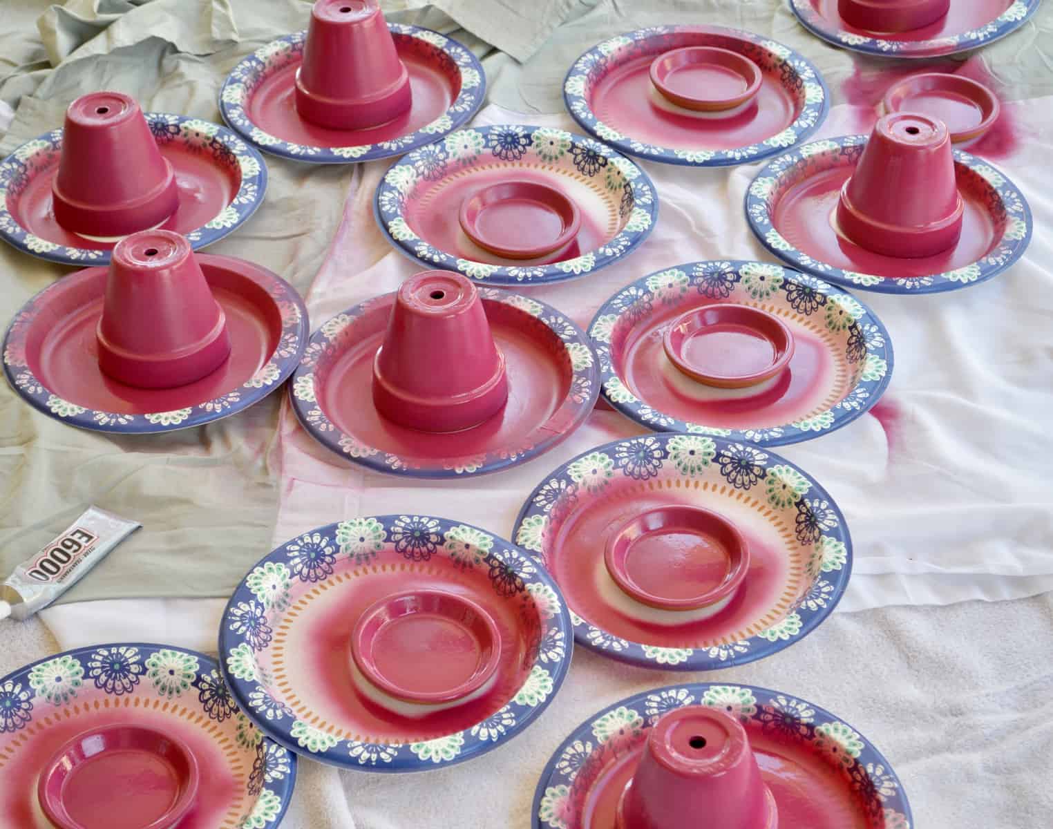 spray paint terra cotta lids and pots on paper plates