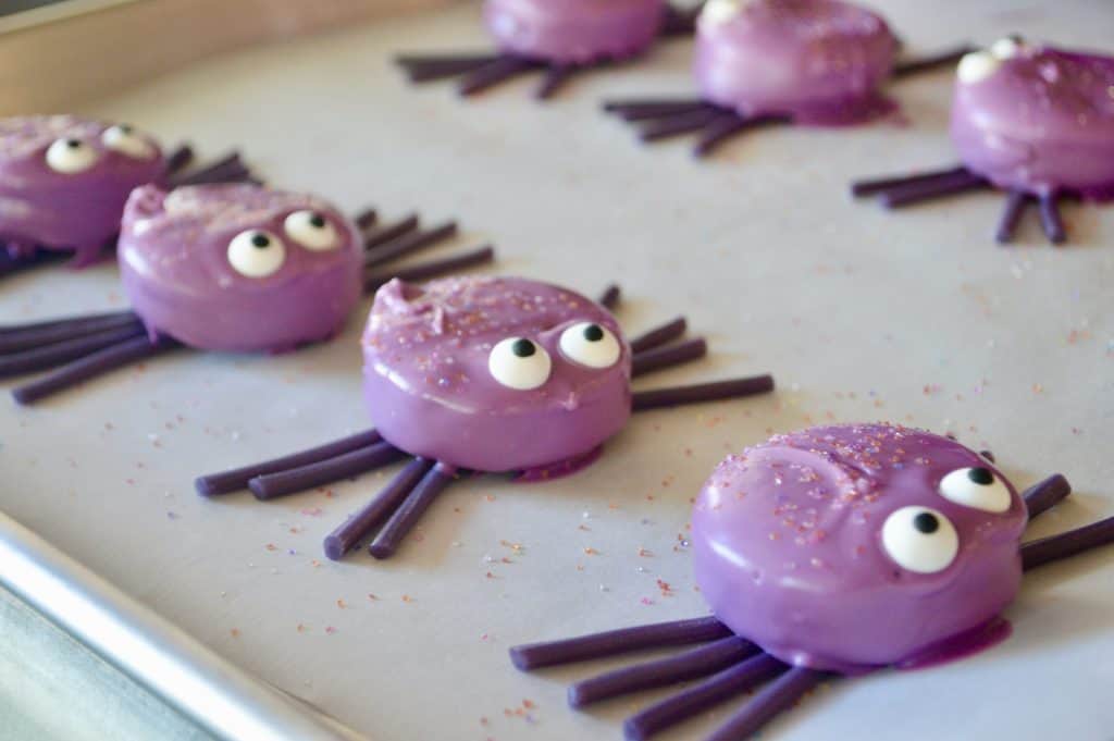 Oreo Cookie Spiders | Halloween Cookie - This Delicious House