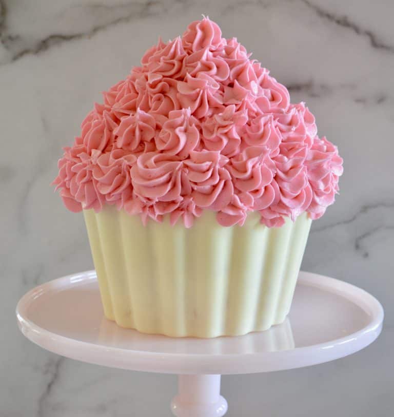 giant-cupcake-cake-sprinkle-surprise-this-delicious-house