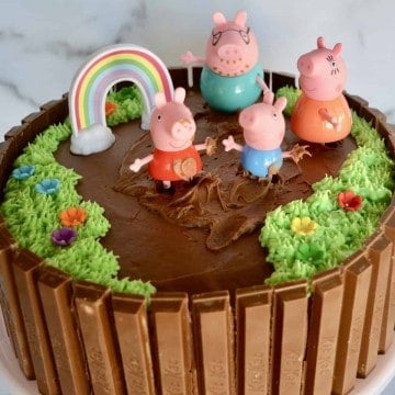 Peppa Pig Birthday Cake with mummy, daddy, and George