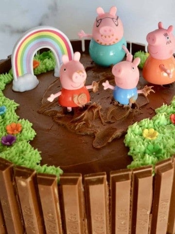 Peppa Pig Birthday Cake with mummy, daddy, and George