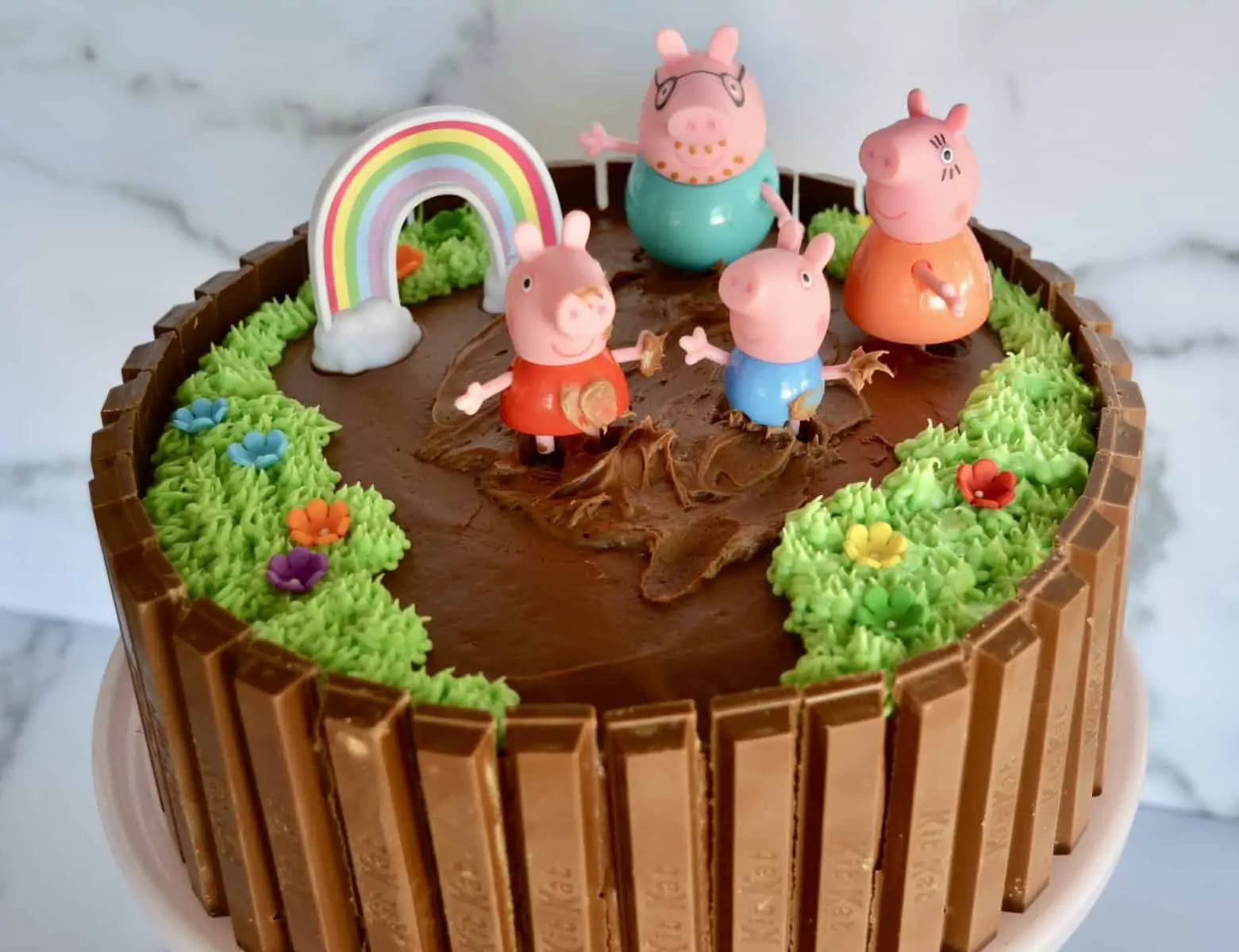 Peppa Pig Birthday Cake with mummy, daddy, and George 