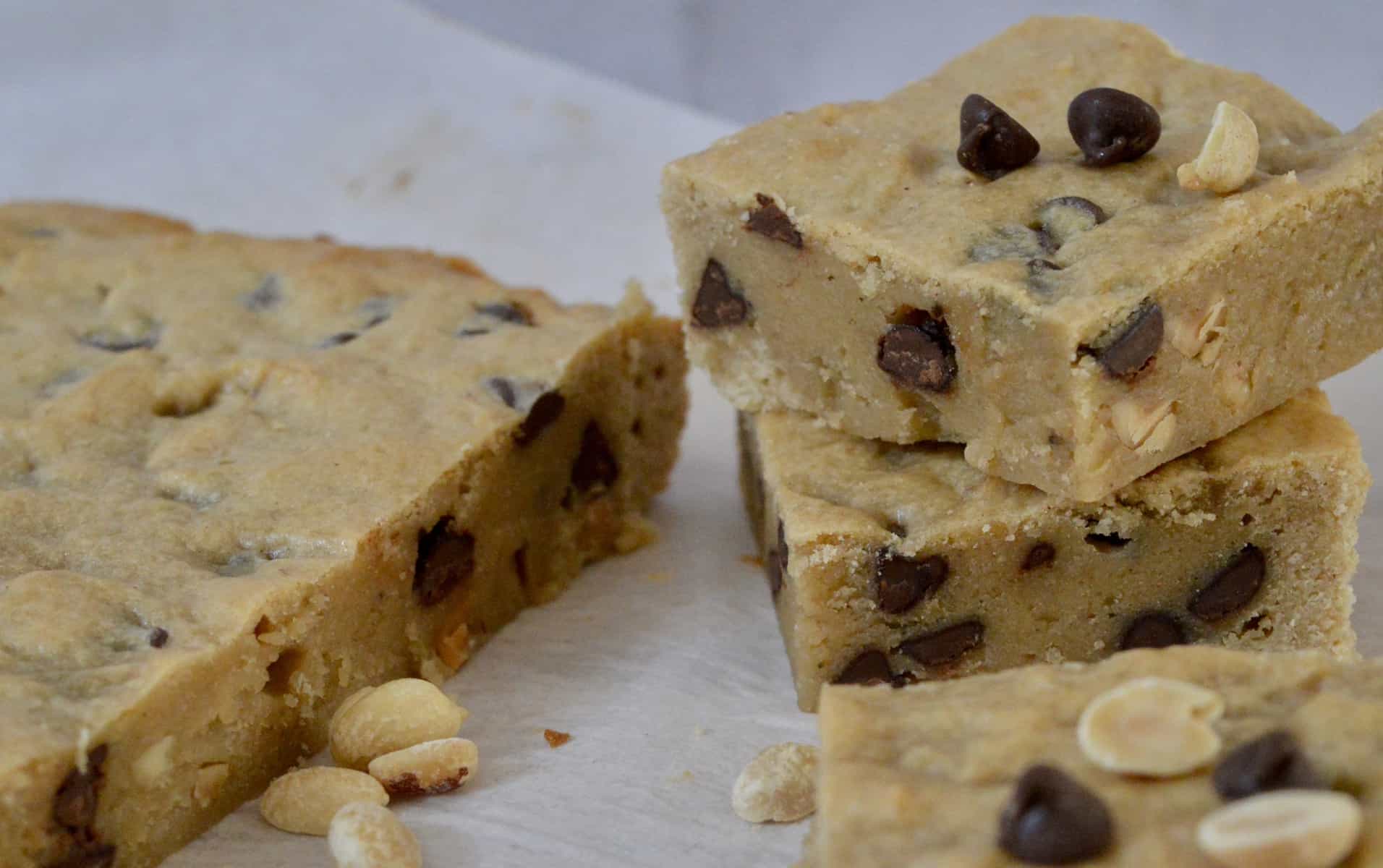 Peanut Butter Banana Blondies with Chocolate Chips