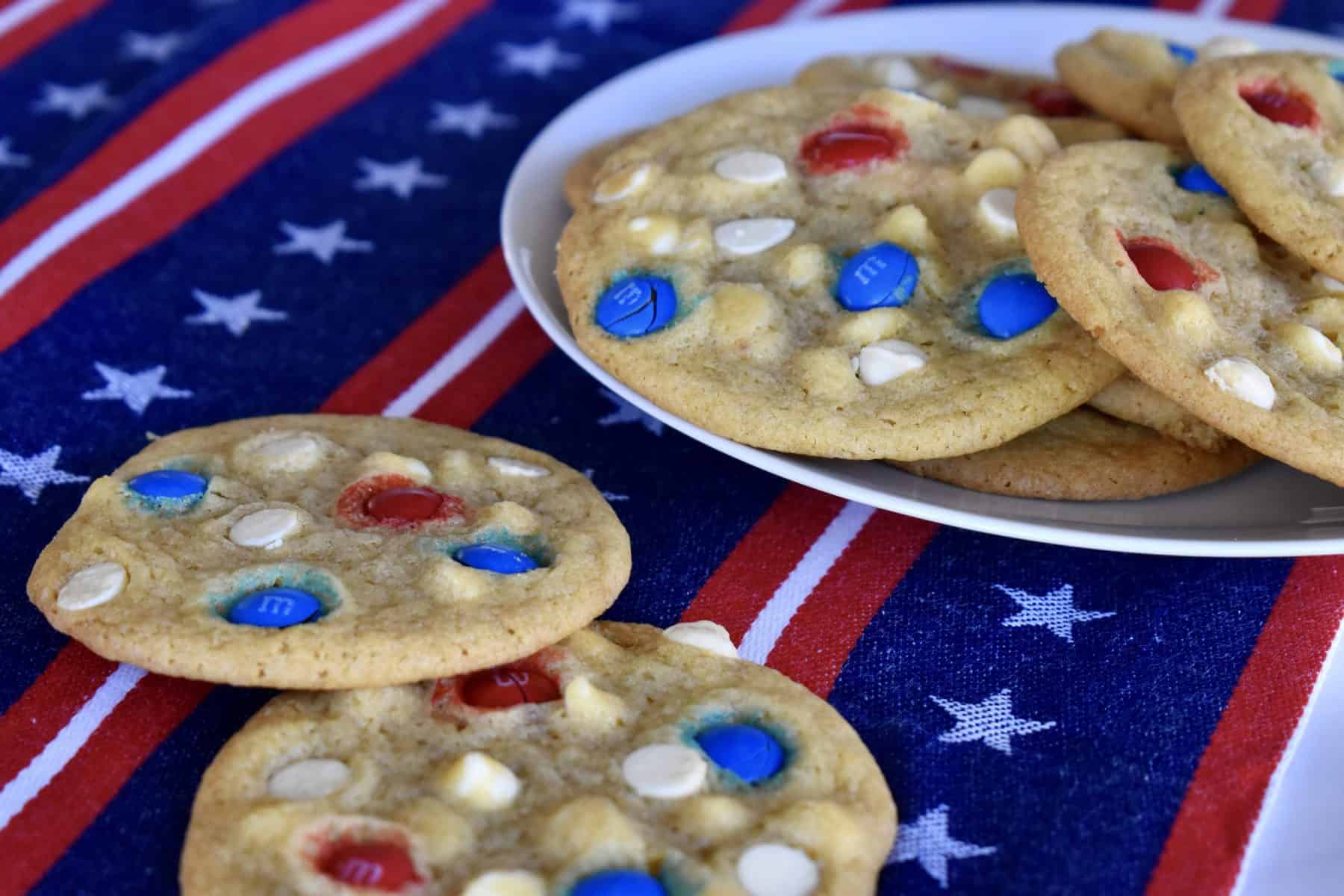 4th of July cookies on a plate. 