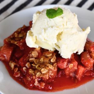 Easy Strawberry Rhubarb Crisp Recipe.