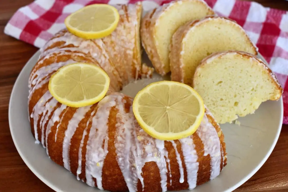 Lemon Ricotta Bundt Cake with slices of lemon on top. 