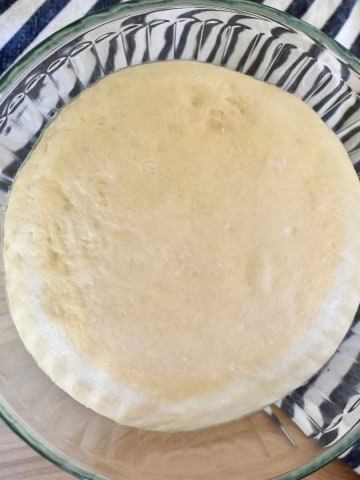 Small batch pizza dough recipe.